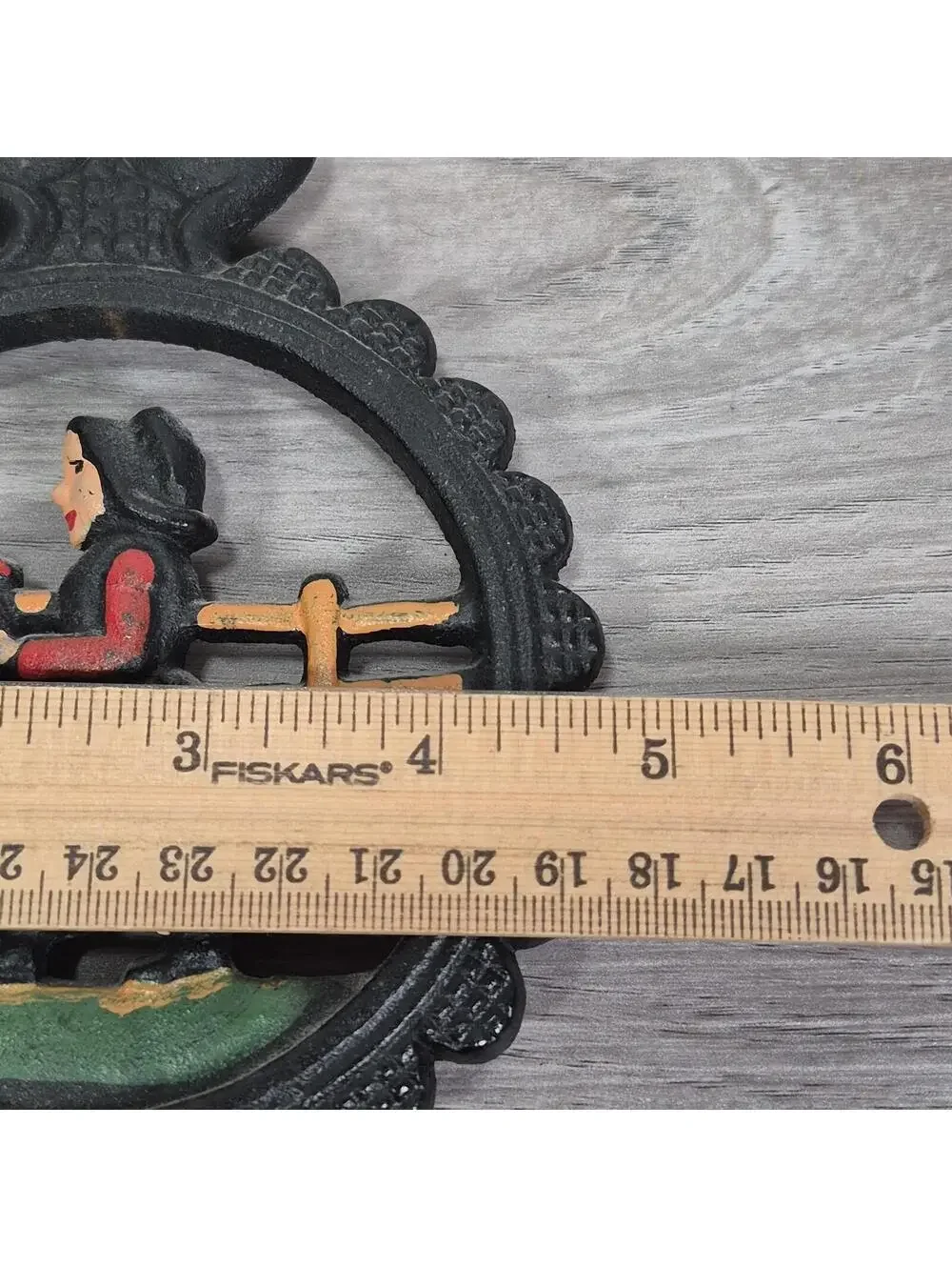 Dalecraft‎ Dutch Amish Folk Art Woman Flowers Cast Iron Trivet Wall Decor